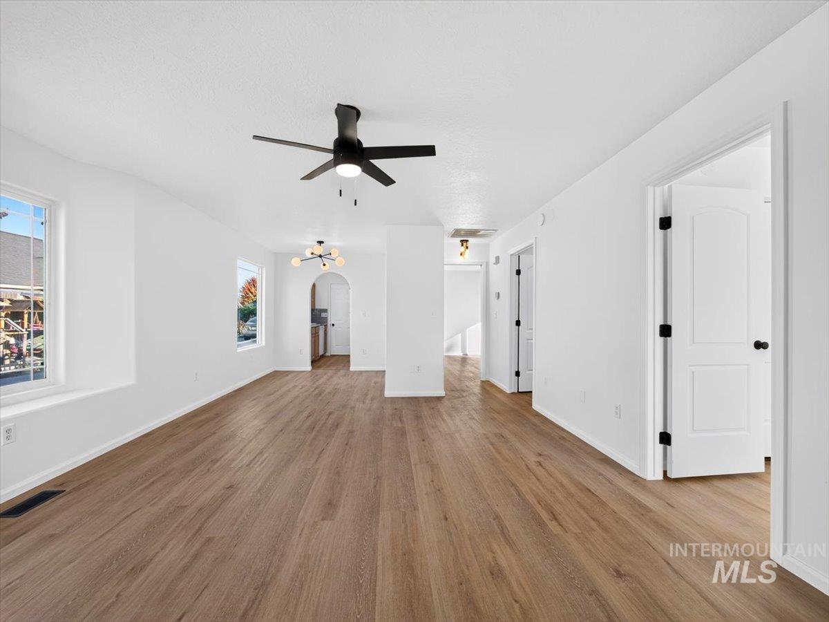 1014 E Main Property Photo 4