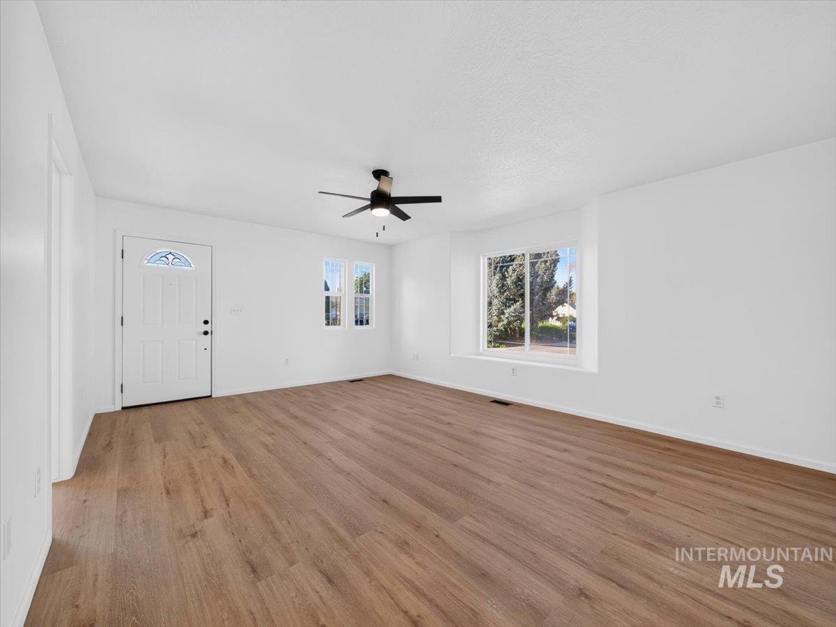 1014 E Main Property Photo 8