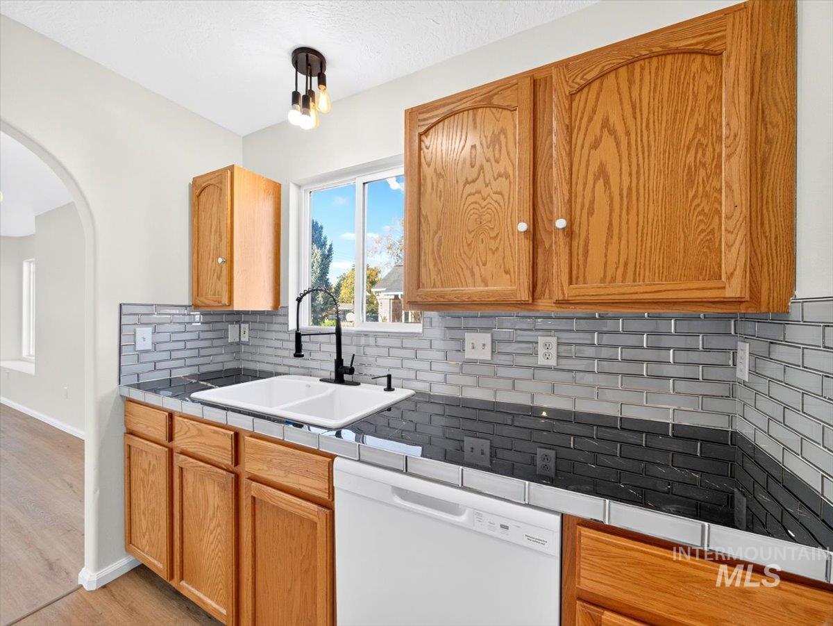 1014 E Main Property Photo 11