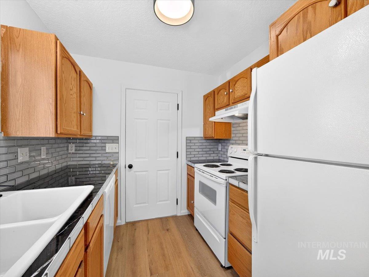 1014 E Main Property Photo 12