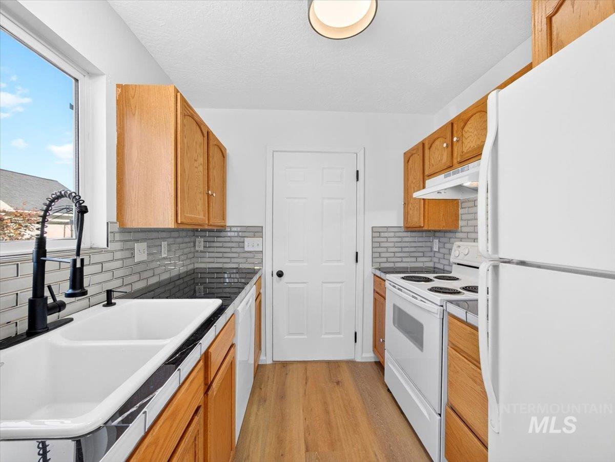 1014 E Main Property Photo 13