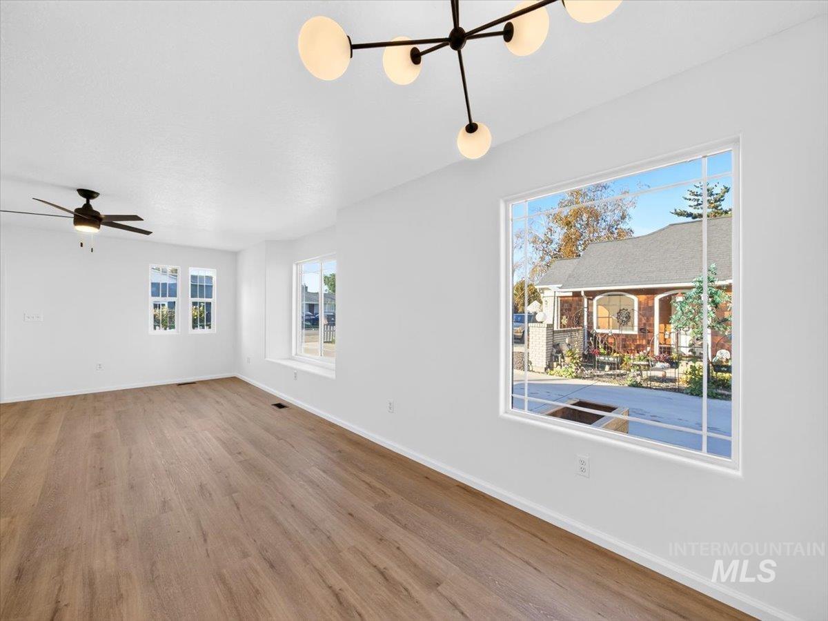 1014 E Main Property Photo 15