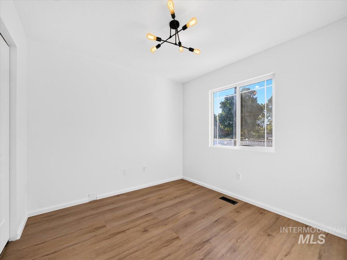 1014 E Main Property Photo 18
