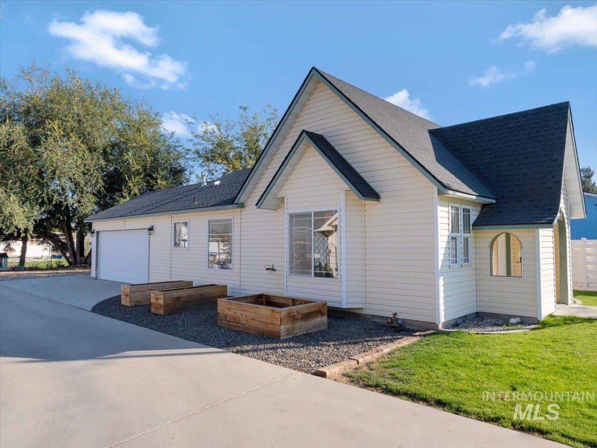 1014 E Main Property Photo 25