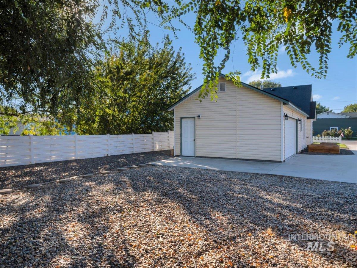 1014 E Main Property Photo 26