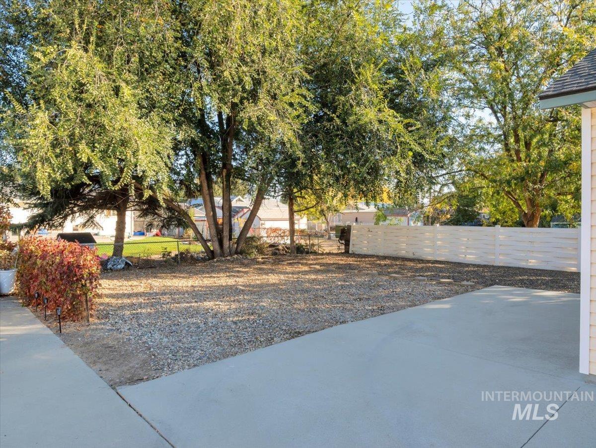 1014 E Main Property Photo 27