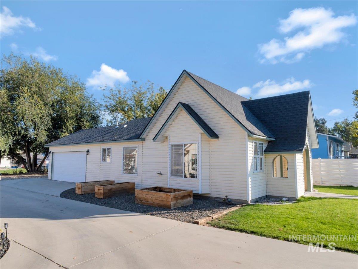 1014 E Main Property Photo 37