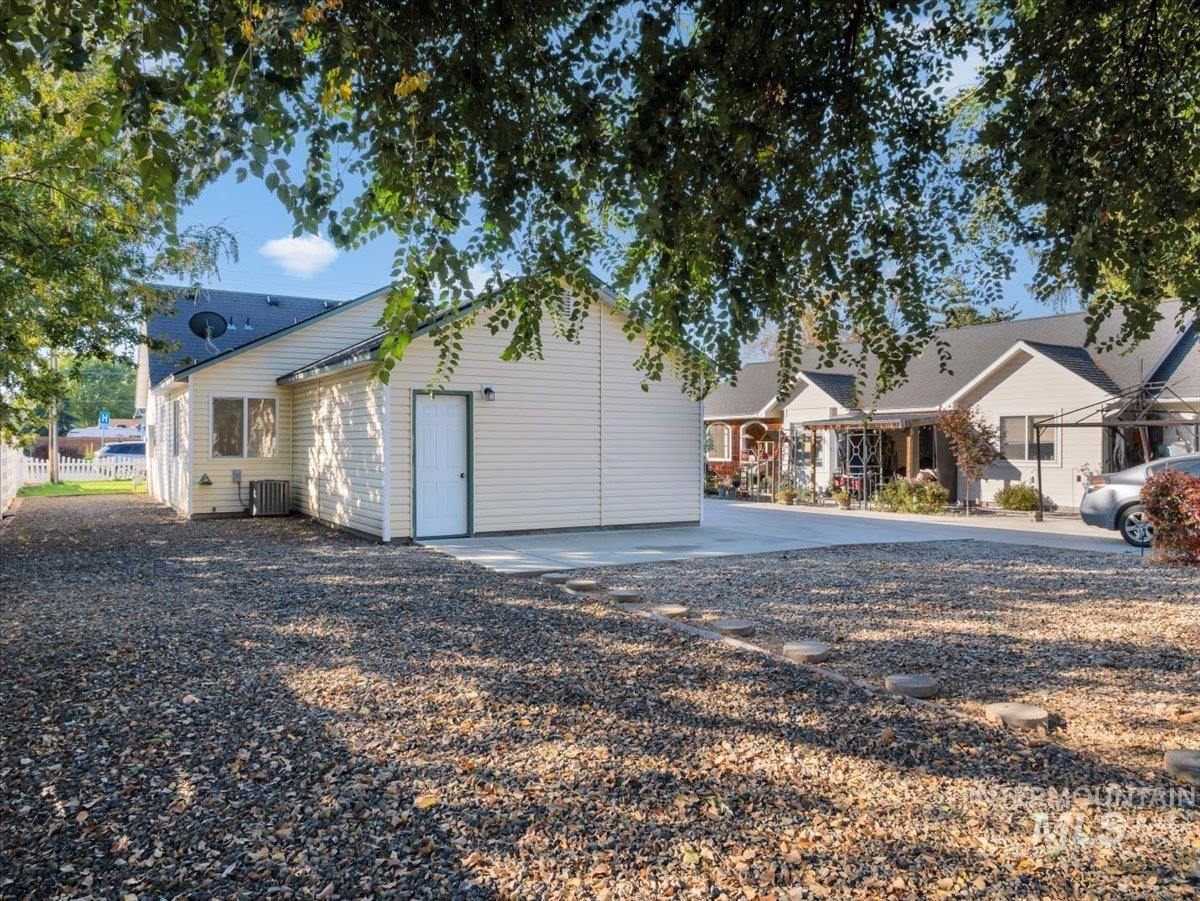 1014 E Main Property Photo 41