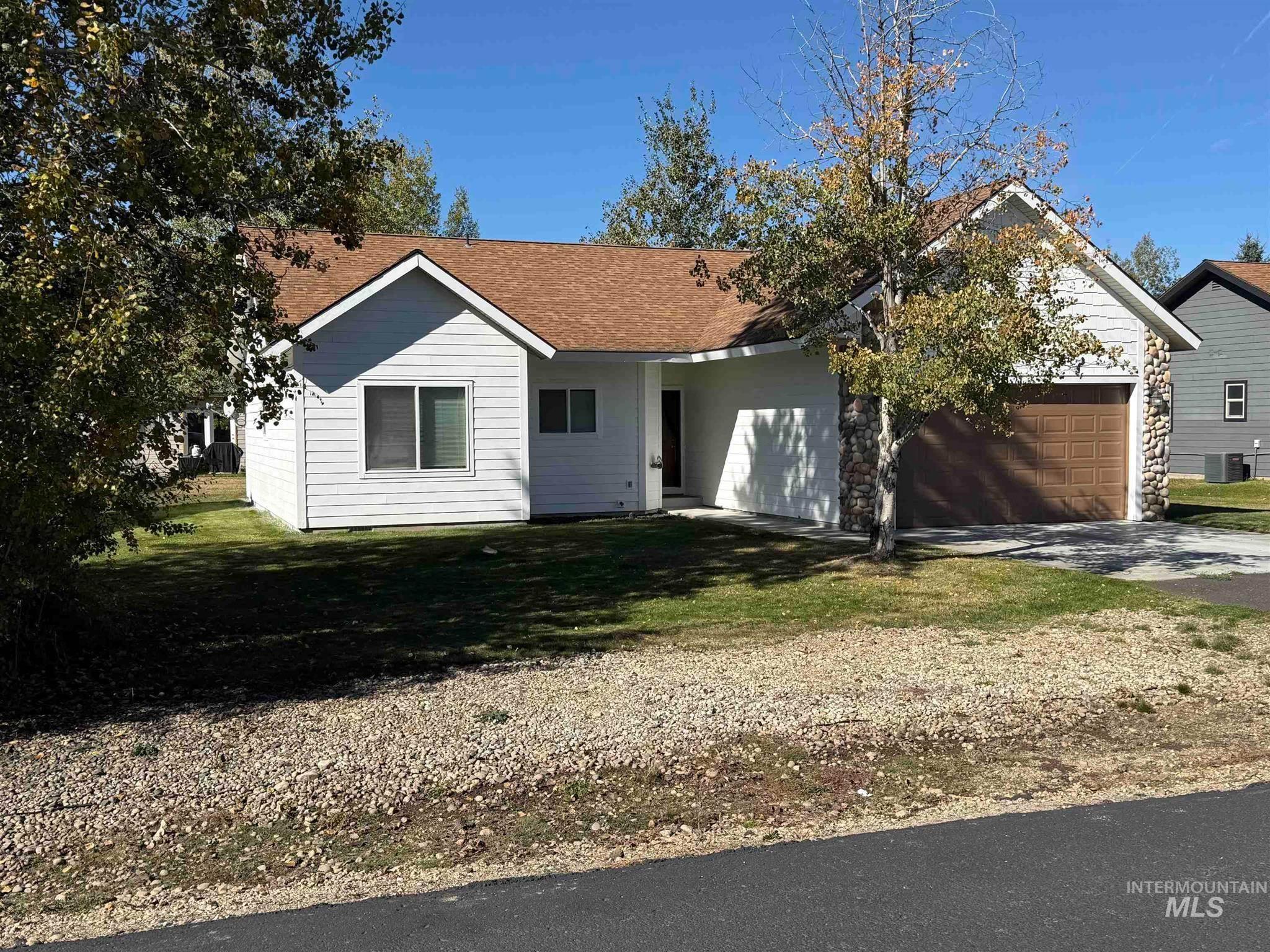 13 Charters Drive Property Photo 1