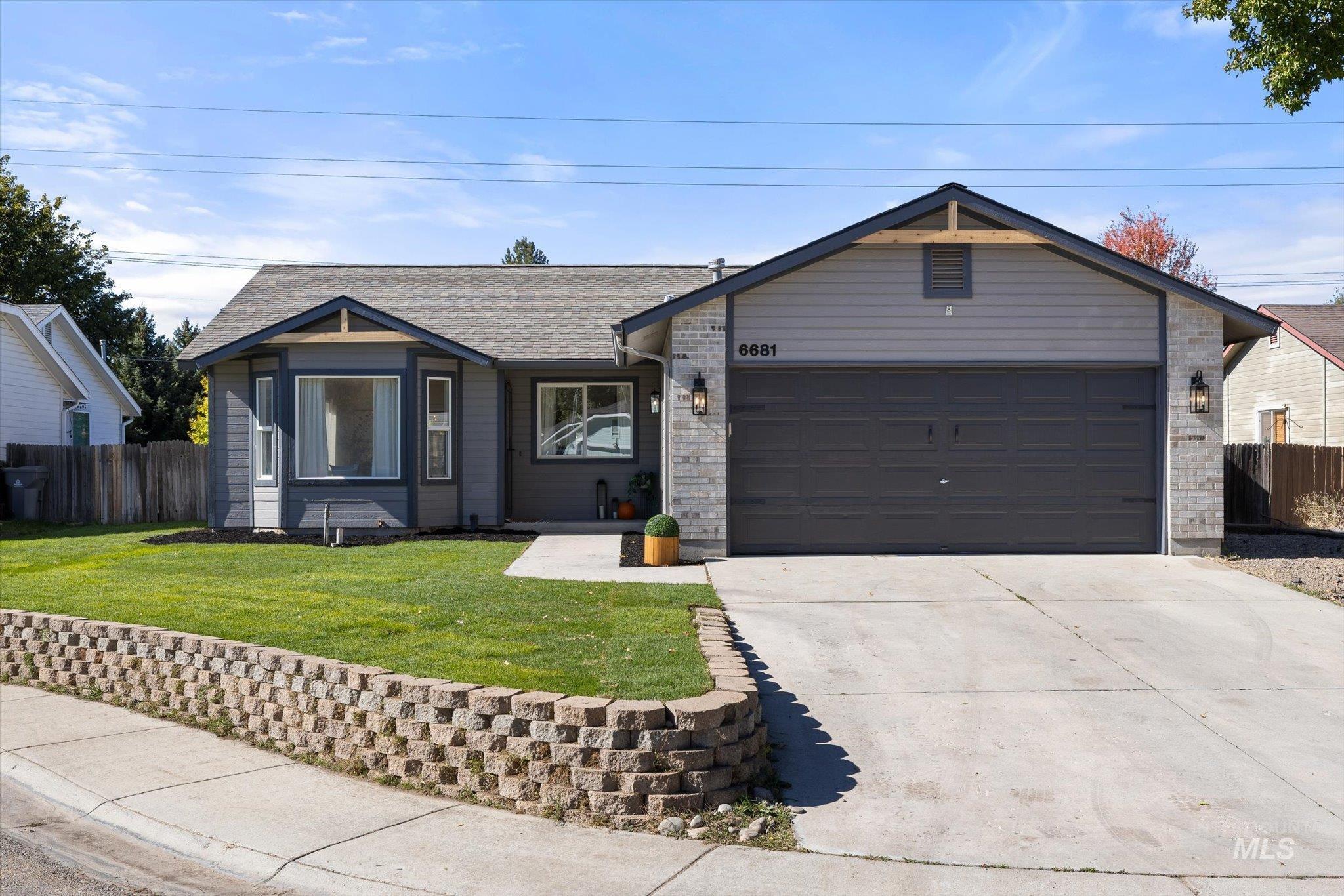 6681 N Amesbury Way Property Photo 1
