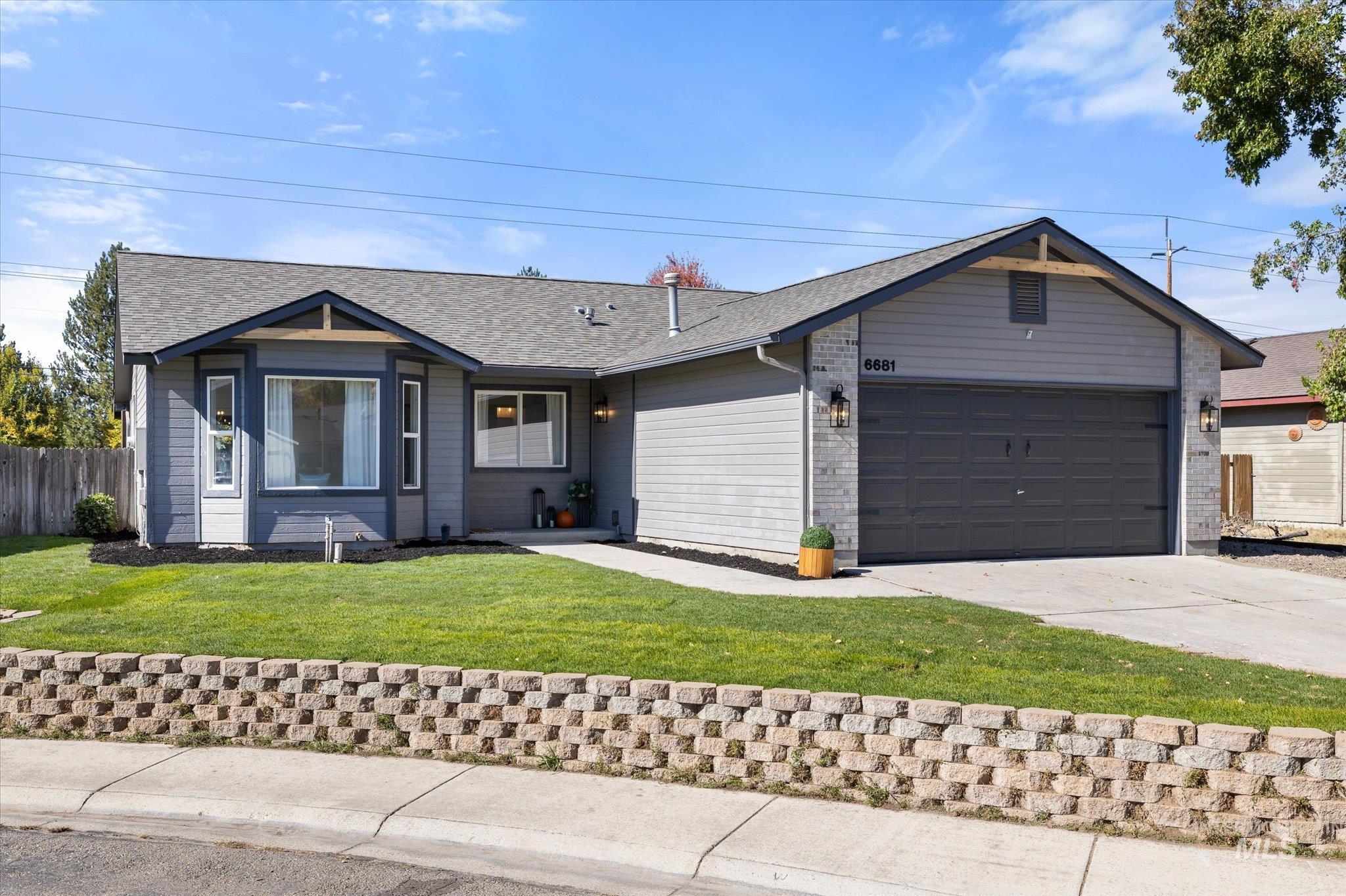 6681 N Amesbury Way Property Photo 2