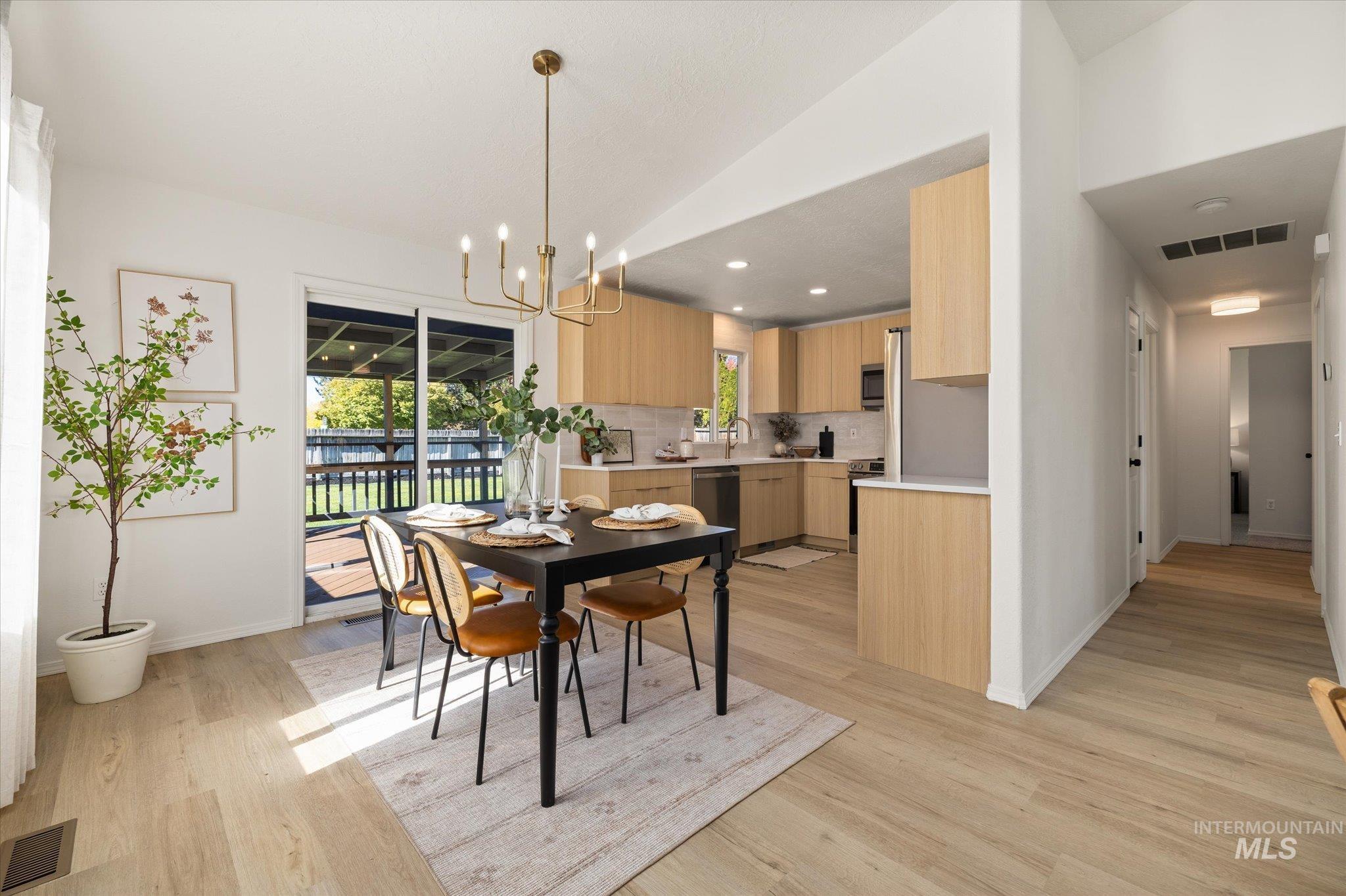 6681 N Amesbury Way Property Photo 8