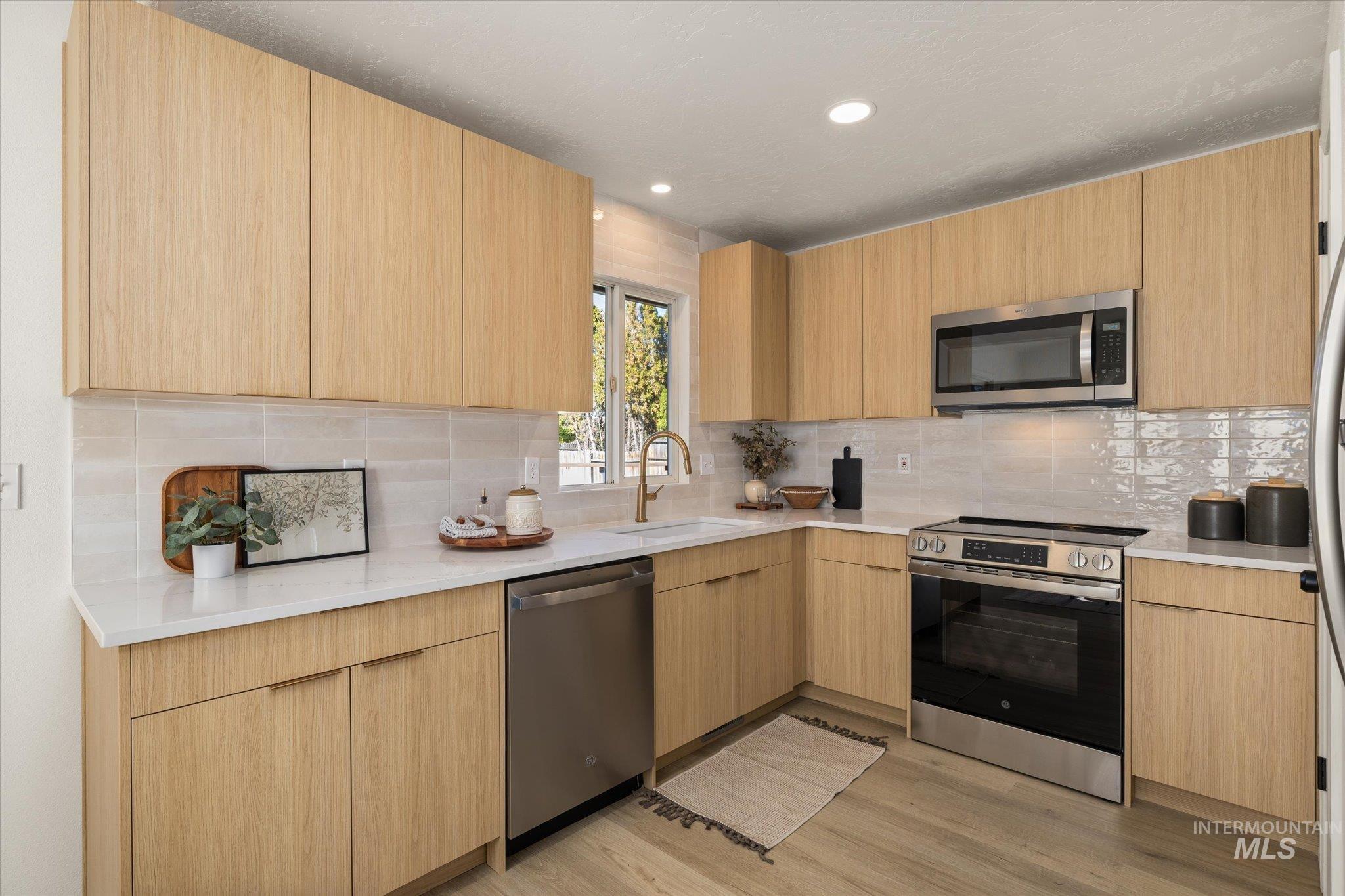 6681 N Amesbury Way Property Photo 11
