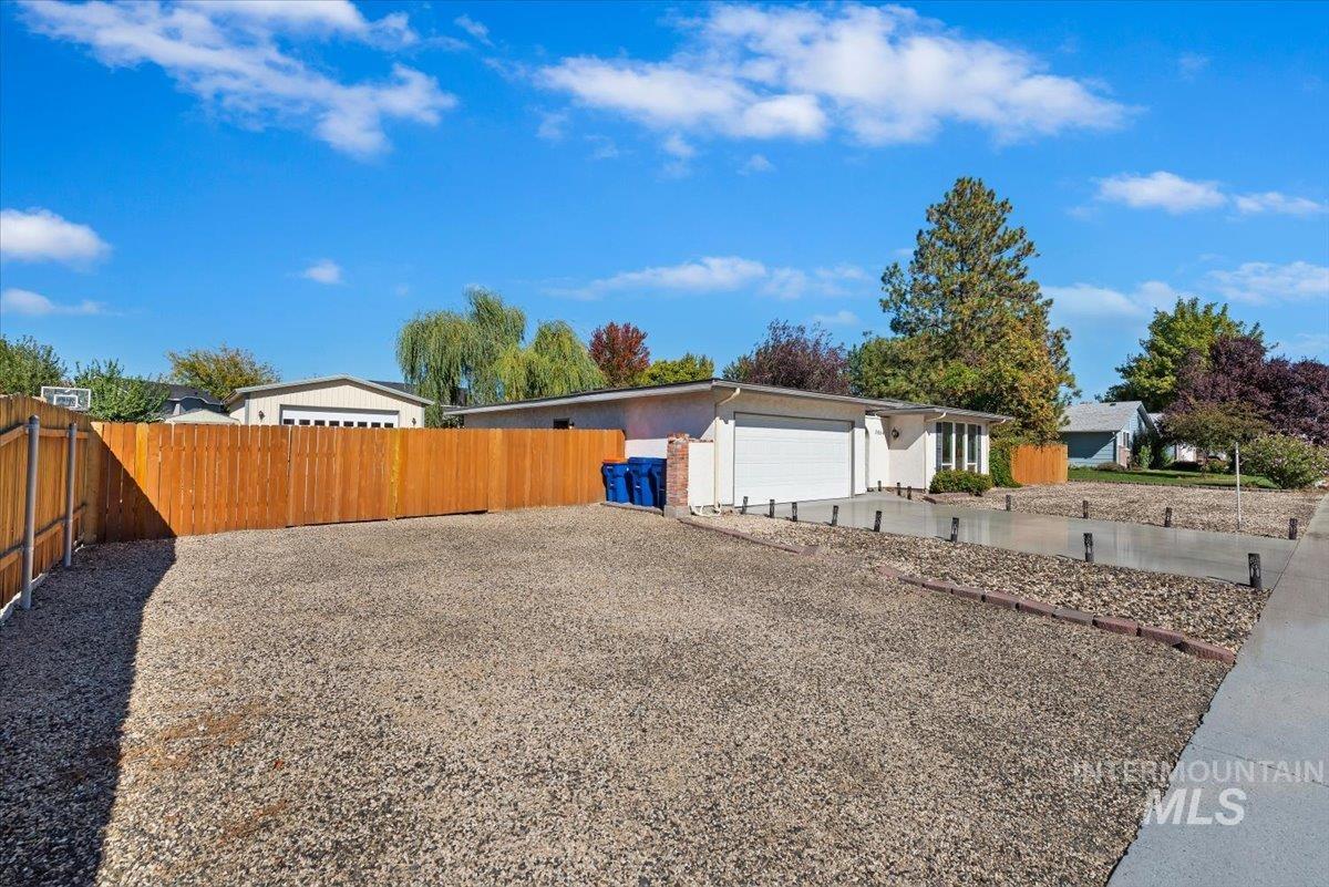 3854 S Rushmore Way Property Photo 4