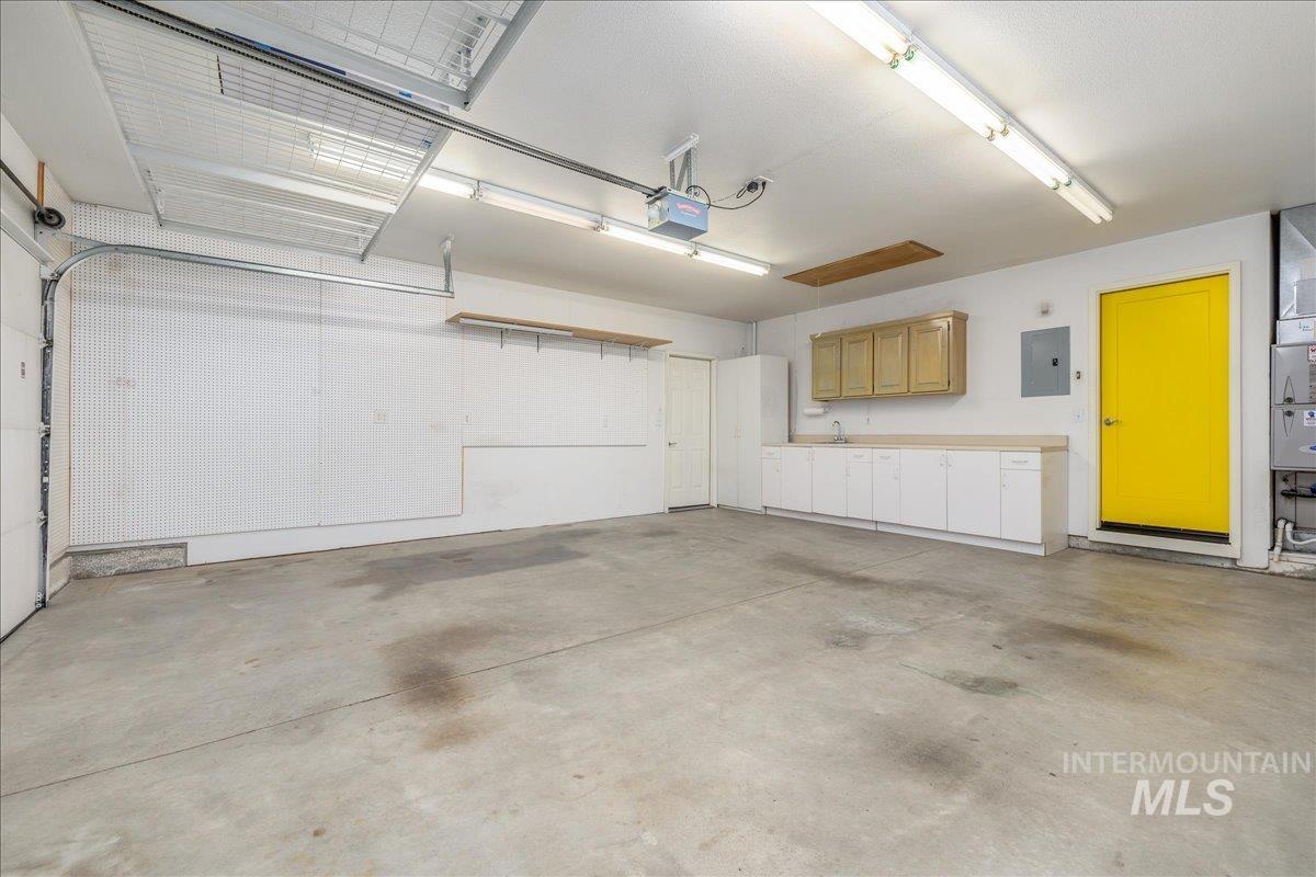 8565 N Willowdale Dr Property Photo 33