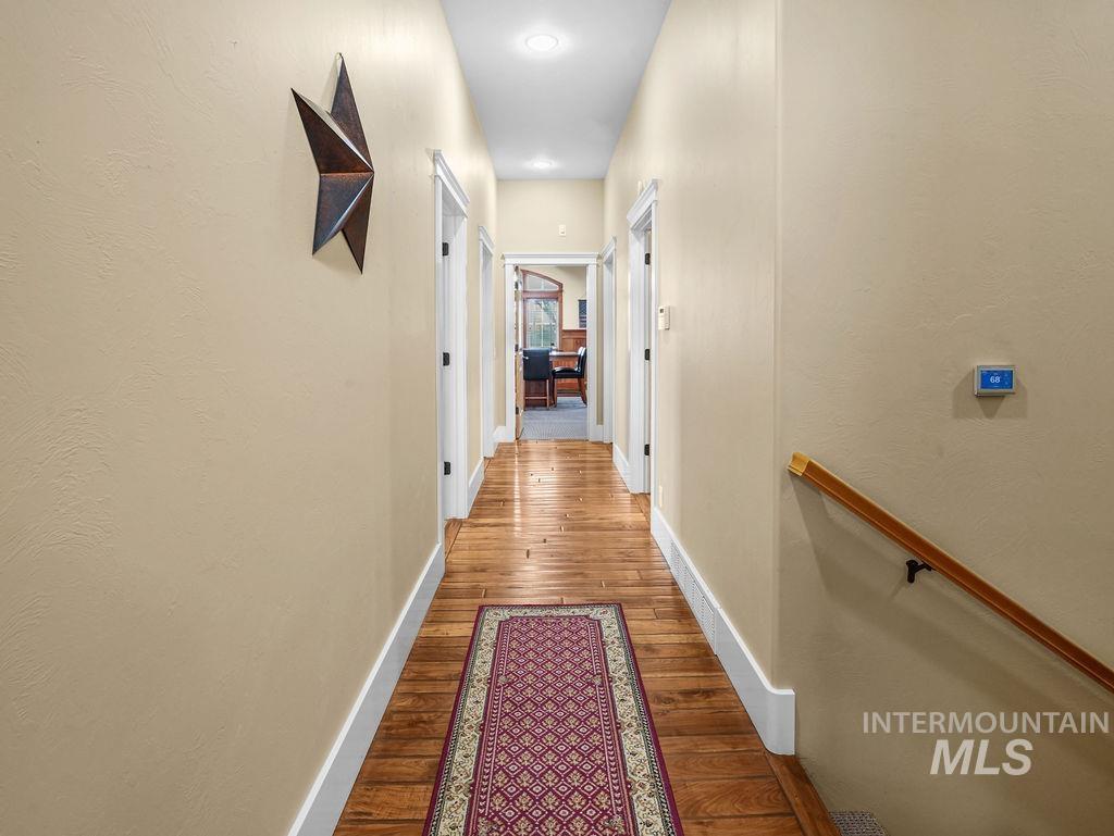 1096 Eastland Dr N Property Photo 11