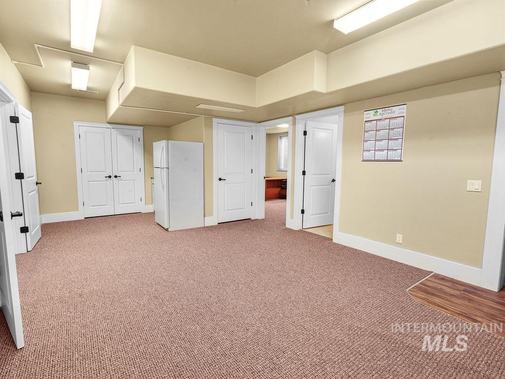 1096 Eastland Dr N Property Photo 29