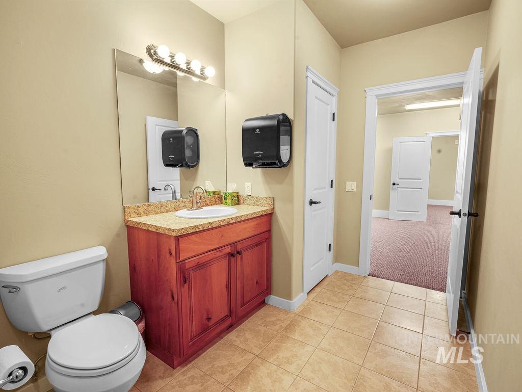 1096 Eastland Dr N Property Photo 32