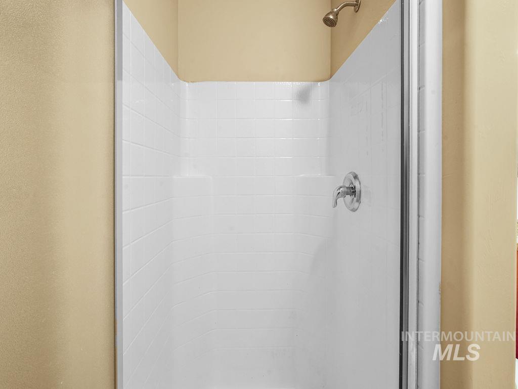1096 Eastland Dr N Property Photo 33