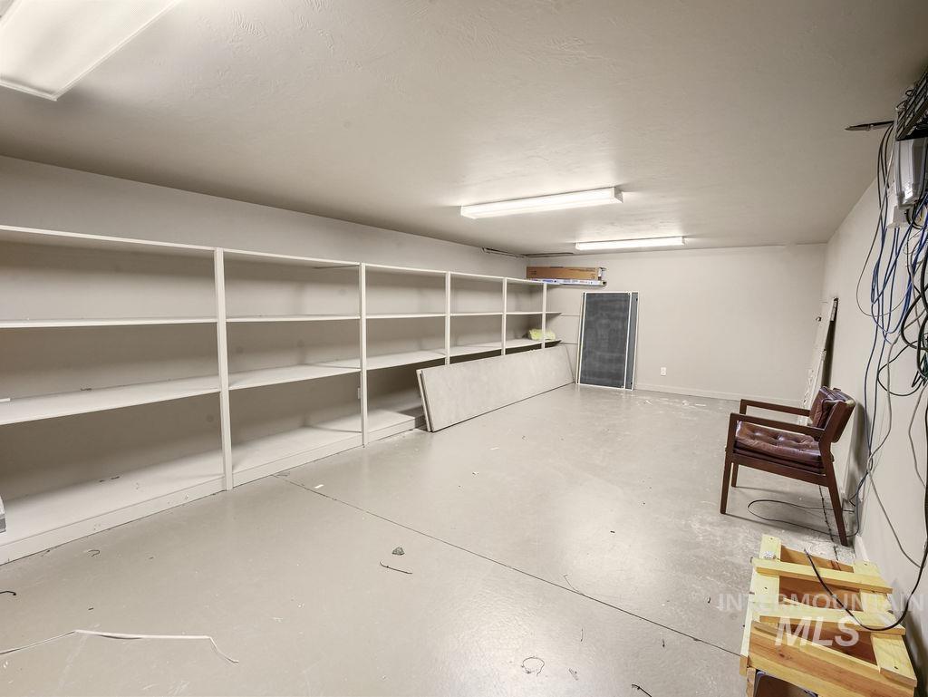 1096 Eastland Dr N Property Photo 35