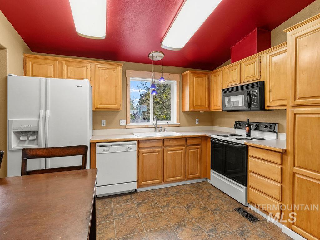 320 N Main Street Property Photo 6