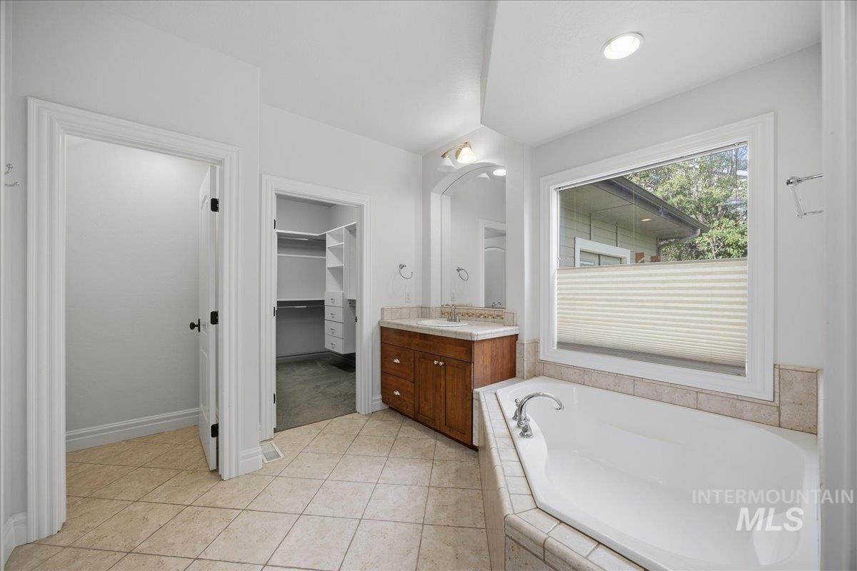 1148 E Redwall Ct Property Photo 22