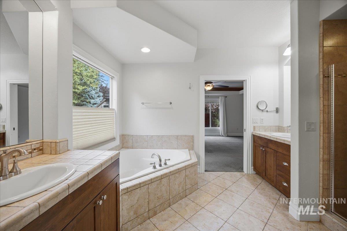 1148 E Redwall Ct Property Photo 23