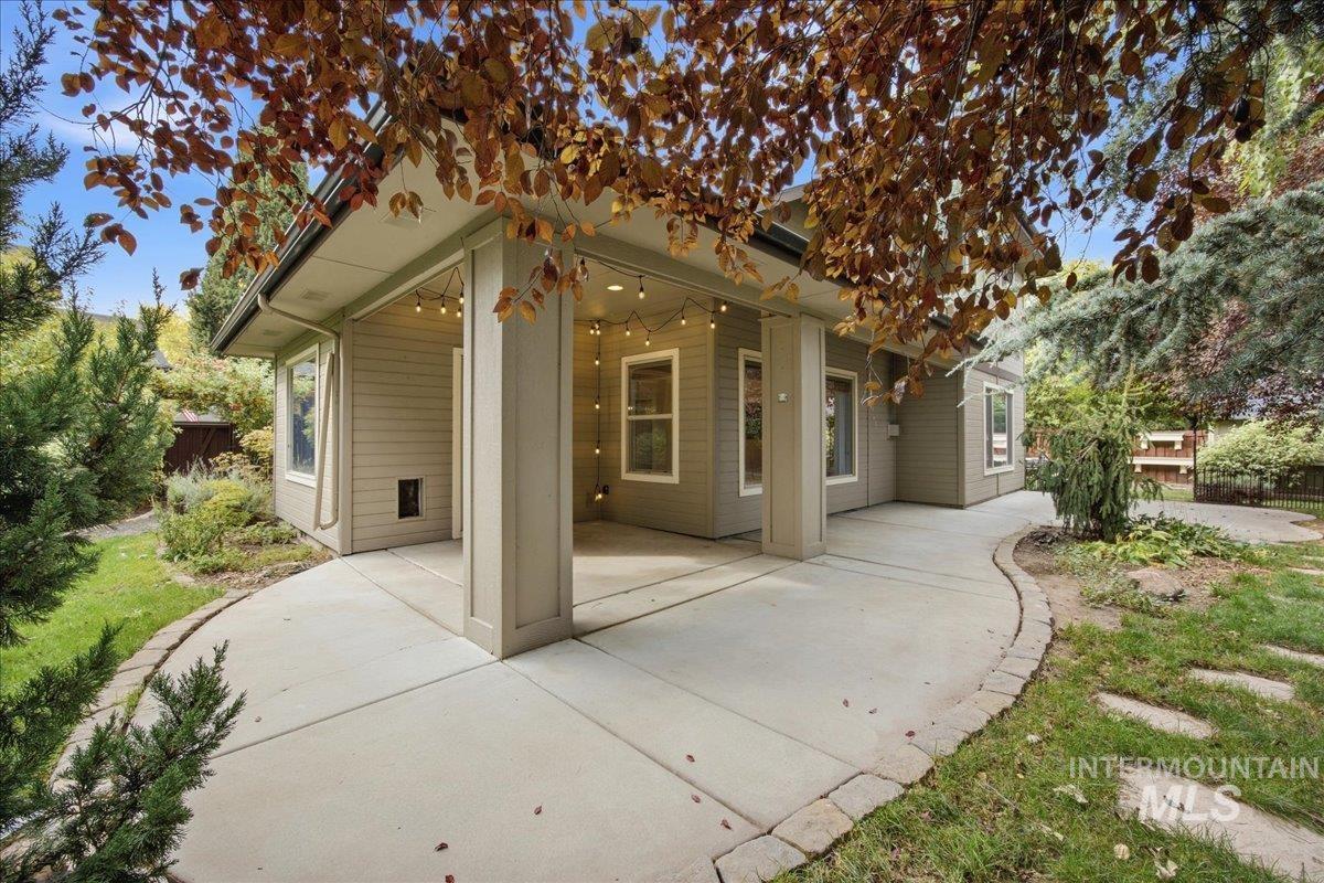 1148 E Redwall Ct Property Photo 40
