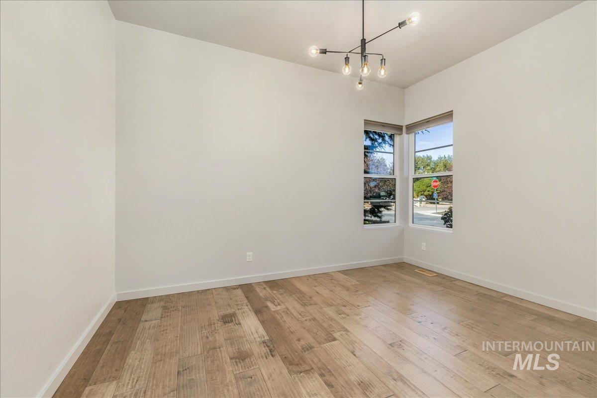 372 N Taylor St Property Photo 25