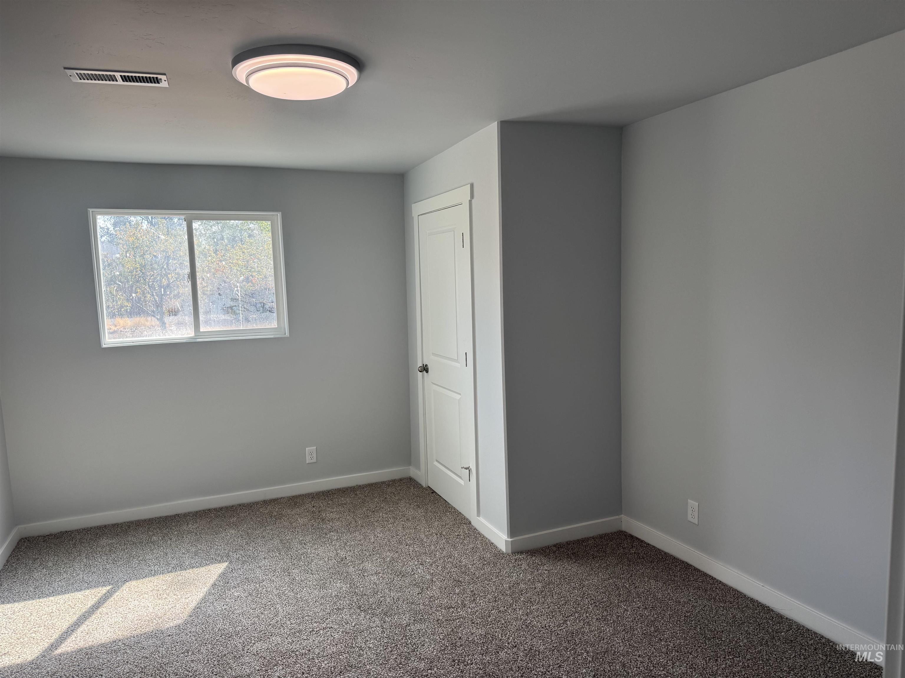429 3rd Ave. W Property Photo 6