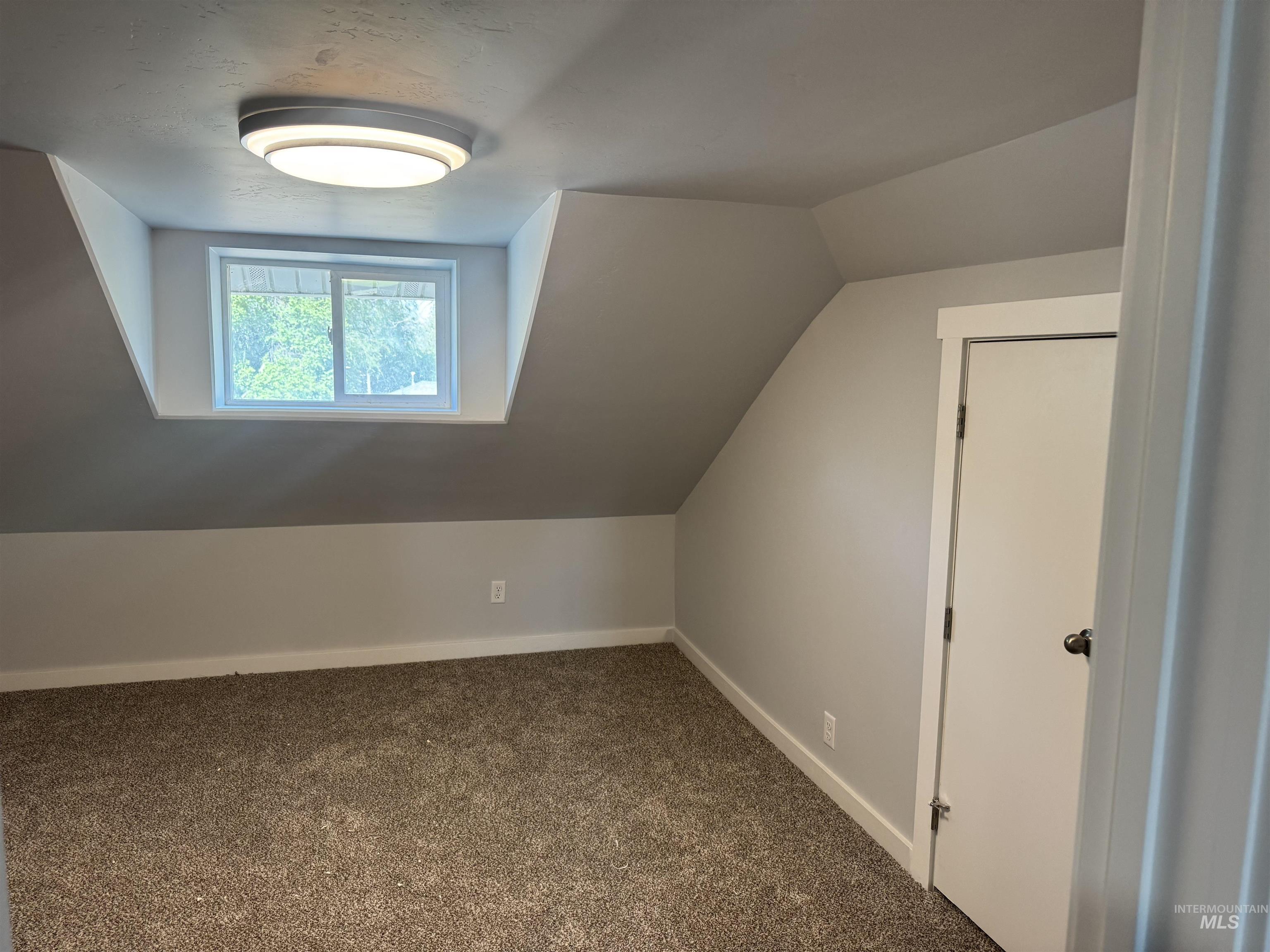429 3rd Ave. W Property Photo 16