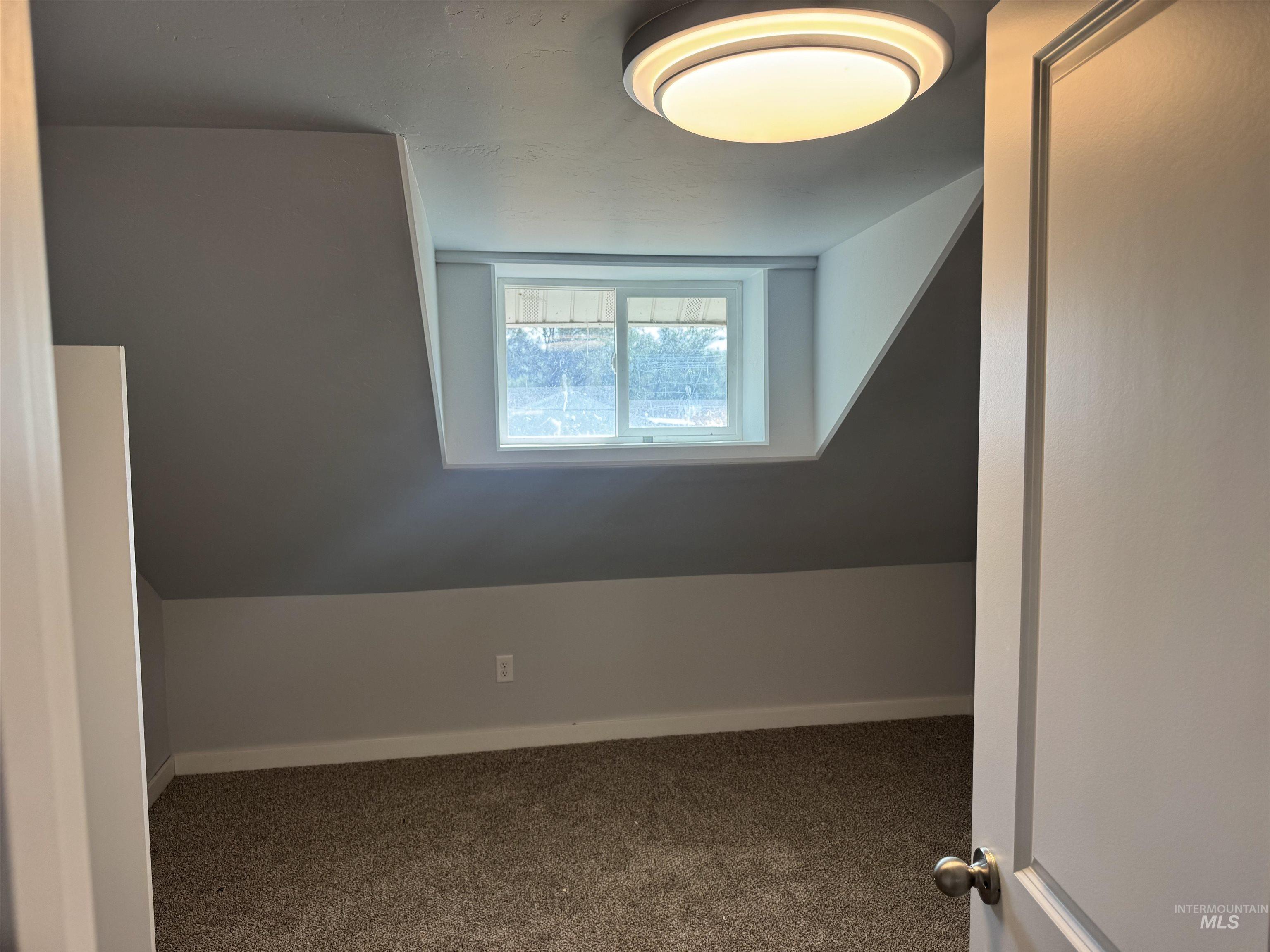 429 3rd Ave. W Property Photo 17