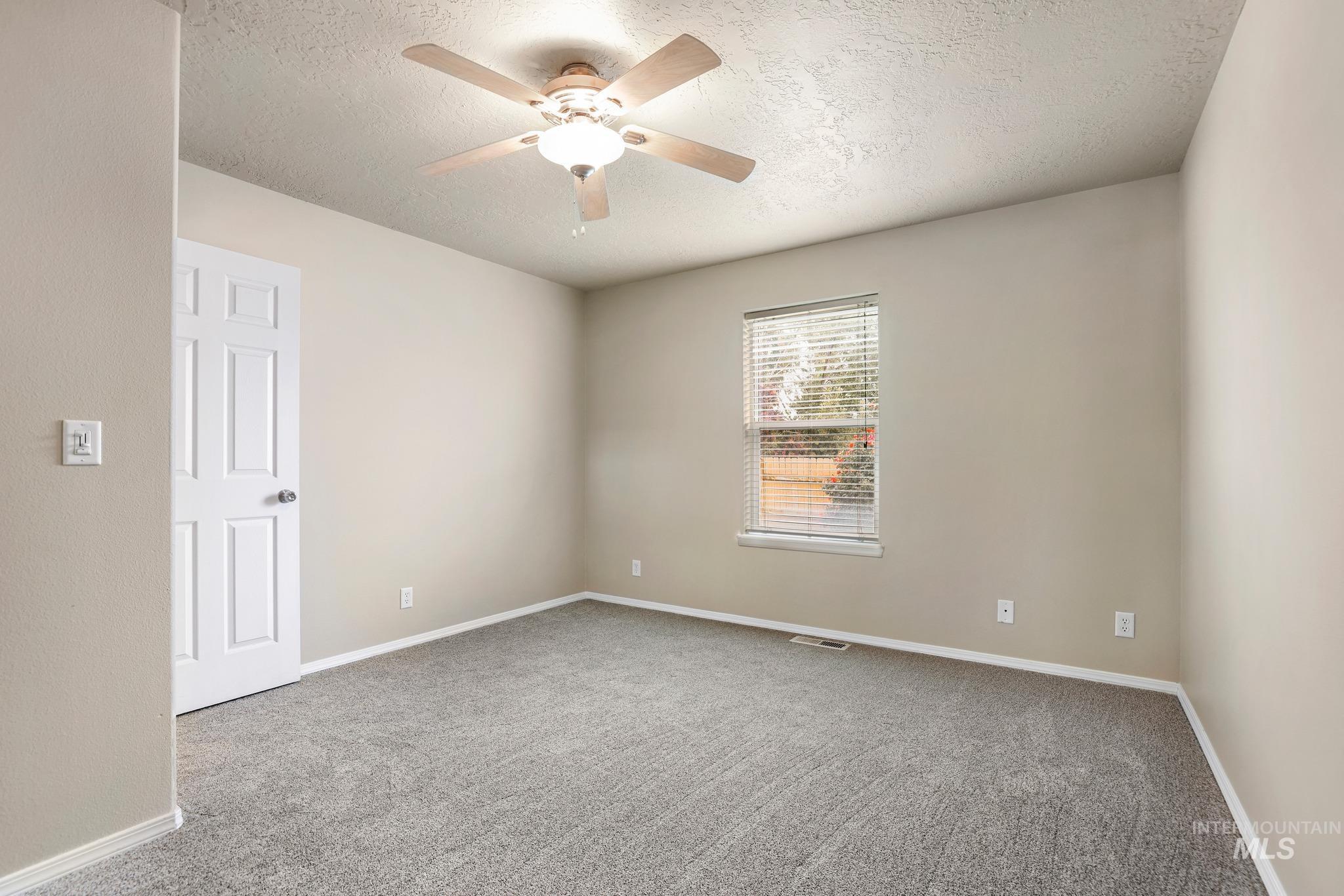 427 Clover Ave Property Photo 26