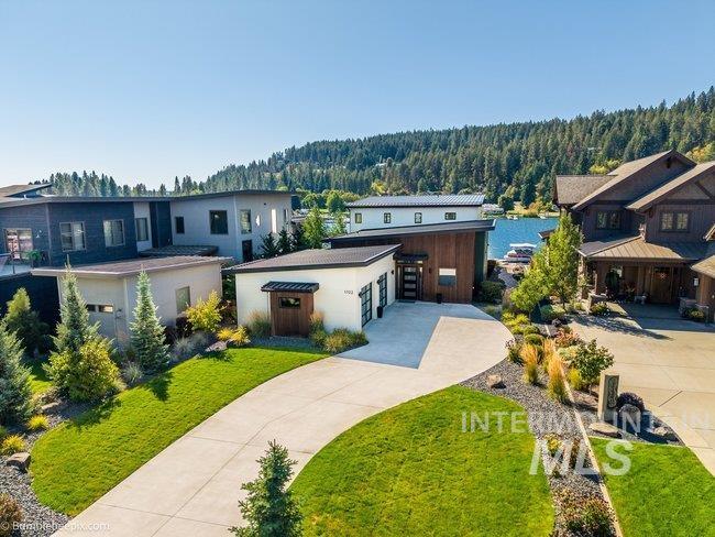 1702 W Bellerive Ln Property Photo 1