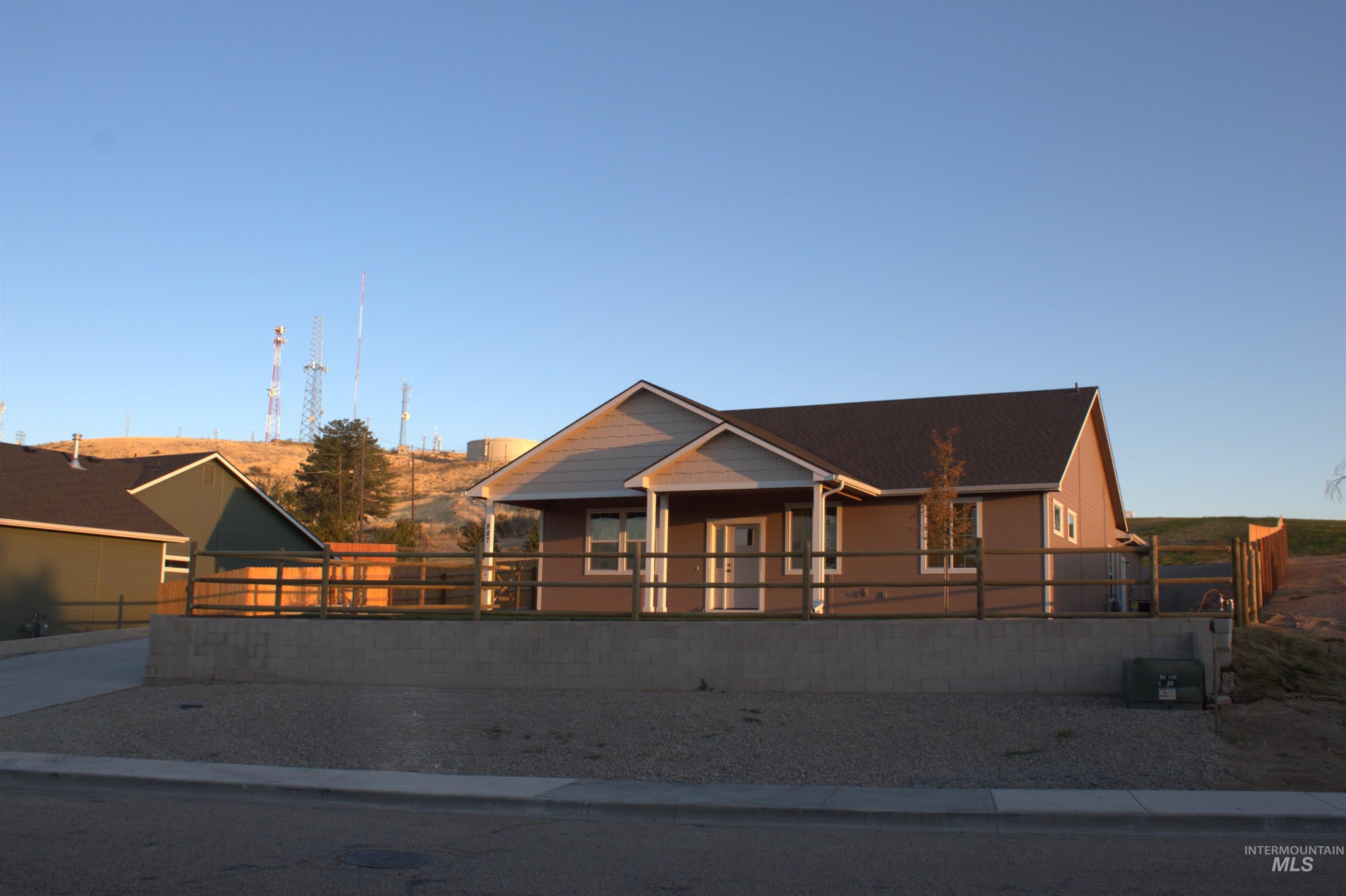 887 S. Iowa Ave. Property Photo 1