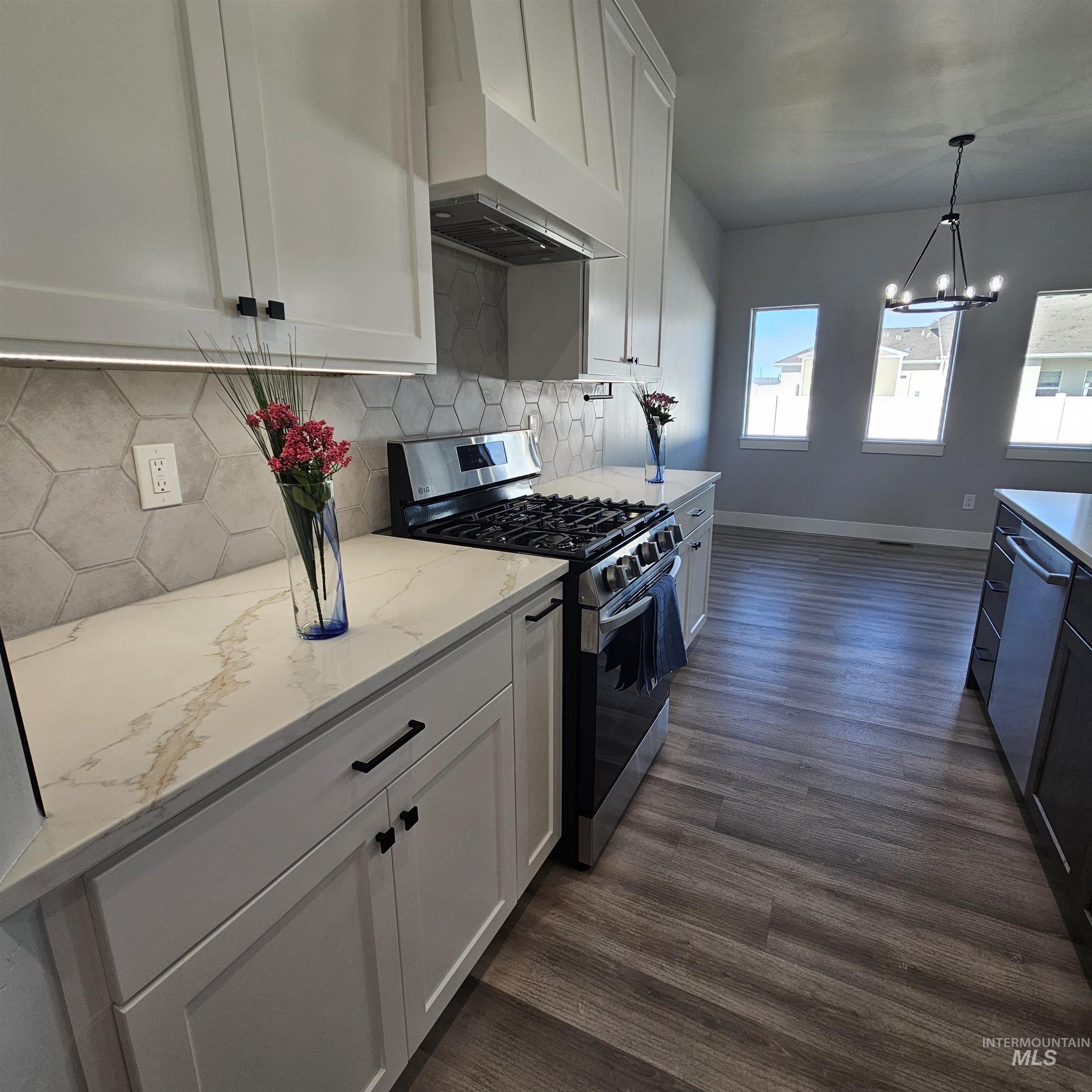 1522 W Ruby Dr Property Photo 9