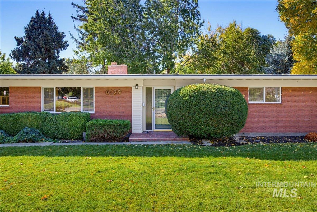 6123 W Northview St Property Photo 1