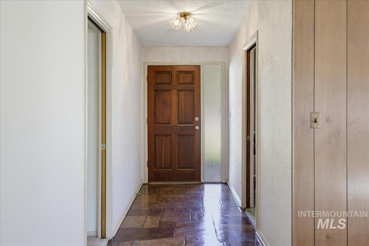 6123 W Northview St Property Photo 5