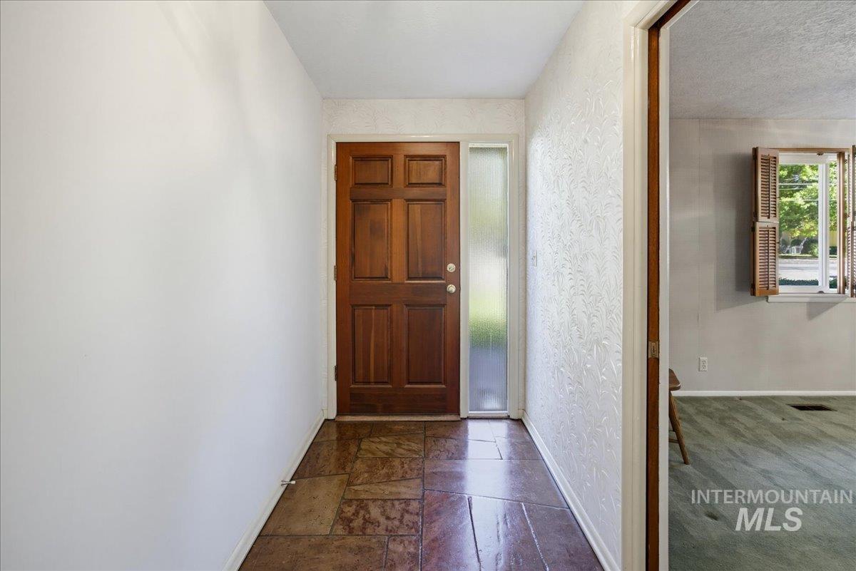 6123 W Northview St Property Photo 6