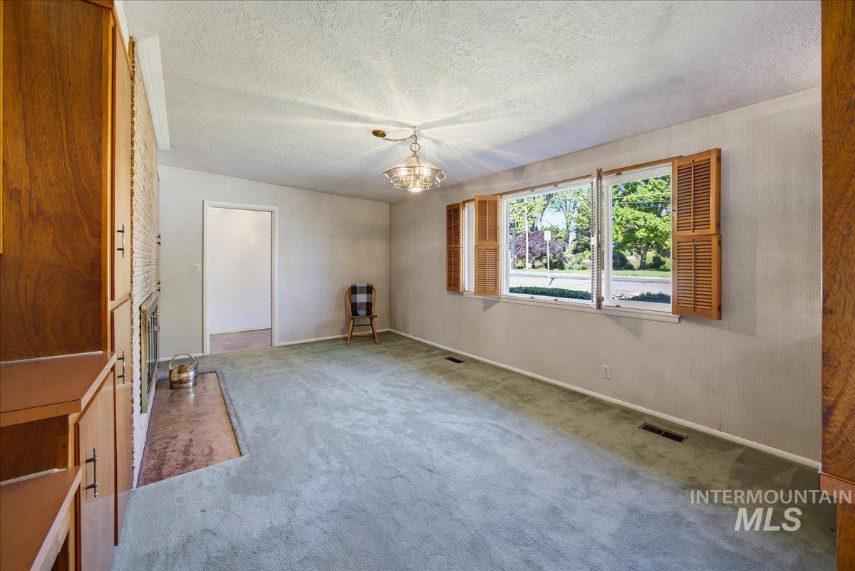 6123 W Northview St Property Photo 8
