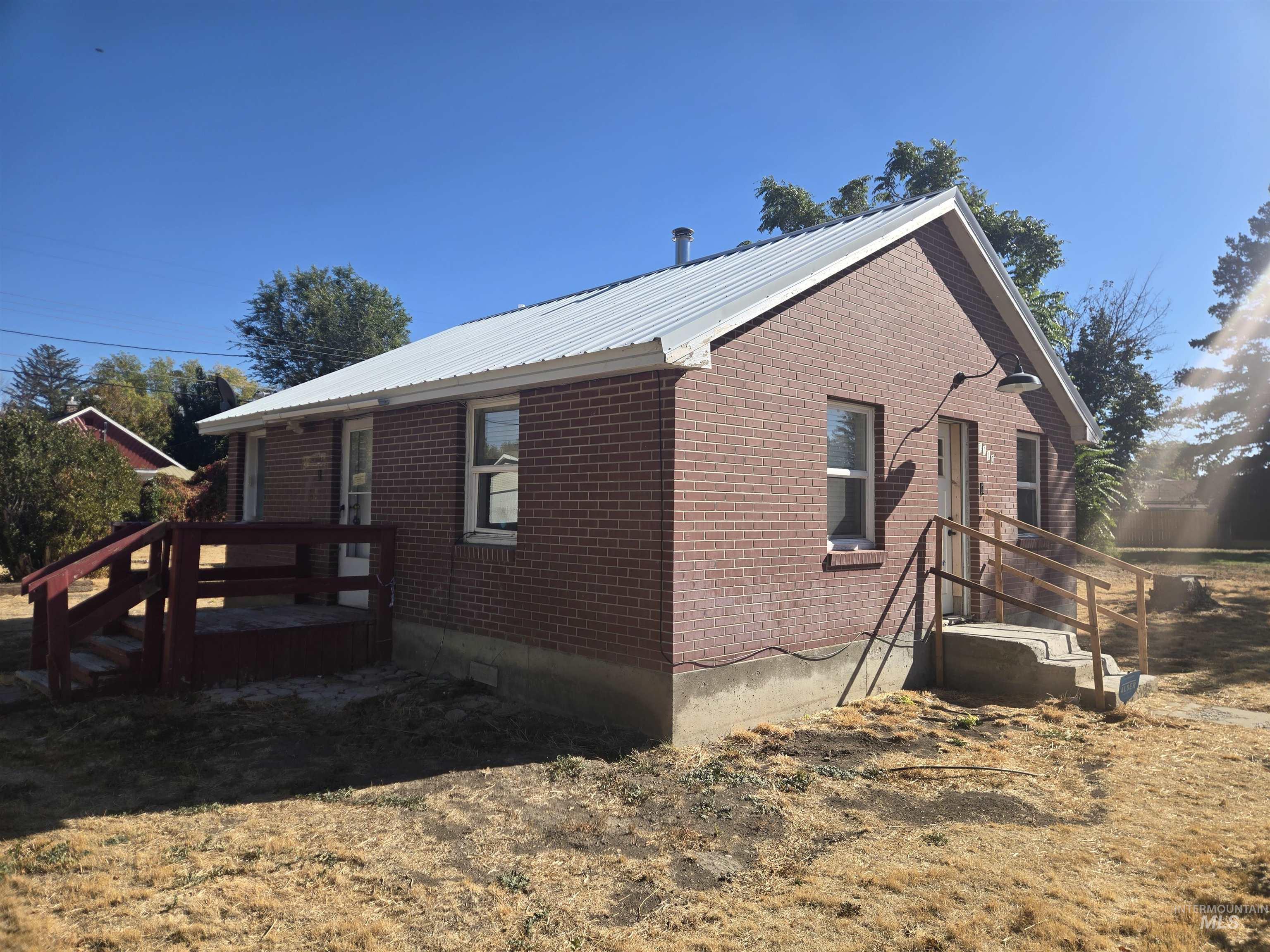 1110 Colorado St Property Photo 2