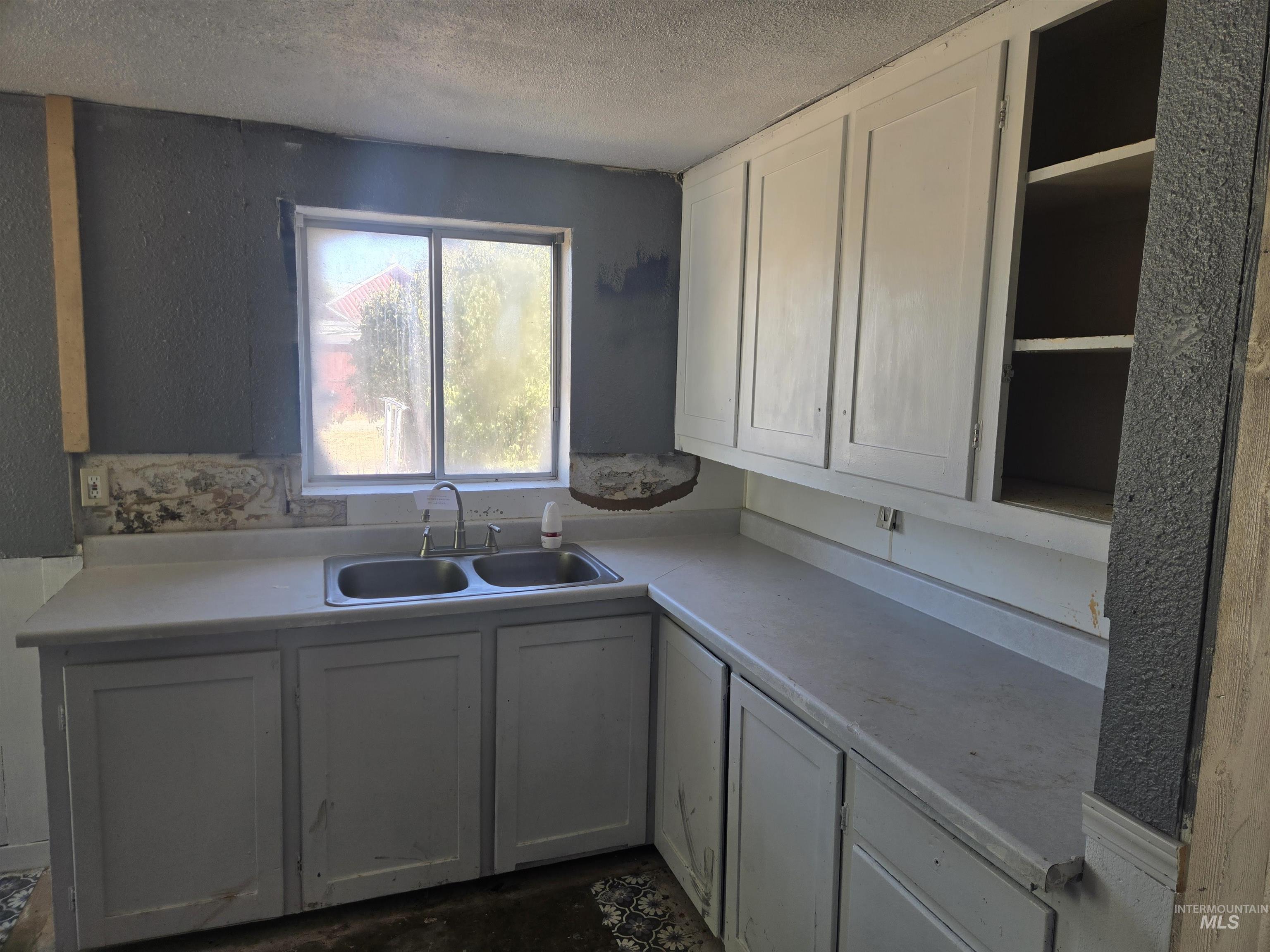 1110 Colorado St Property Photo 9