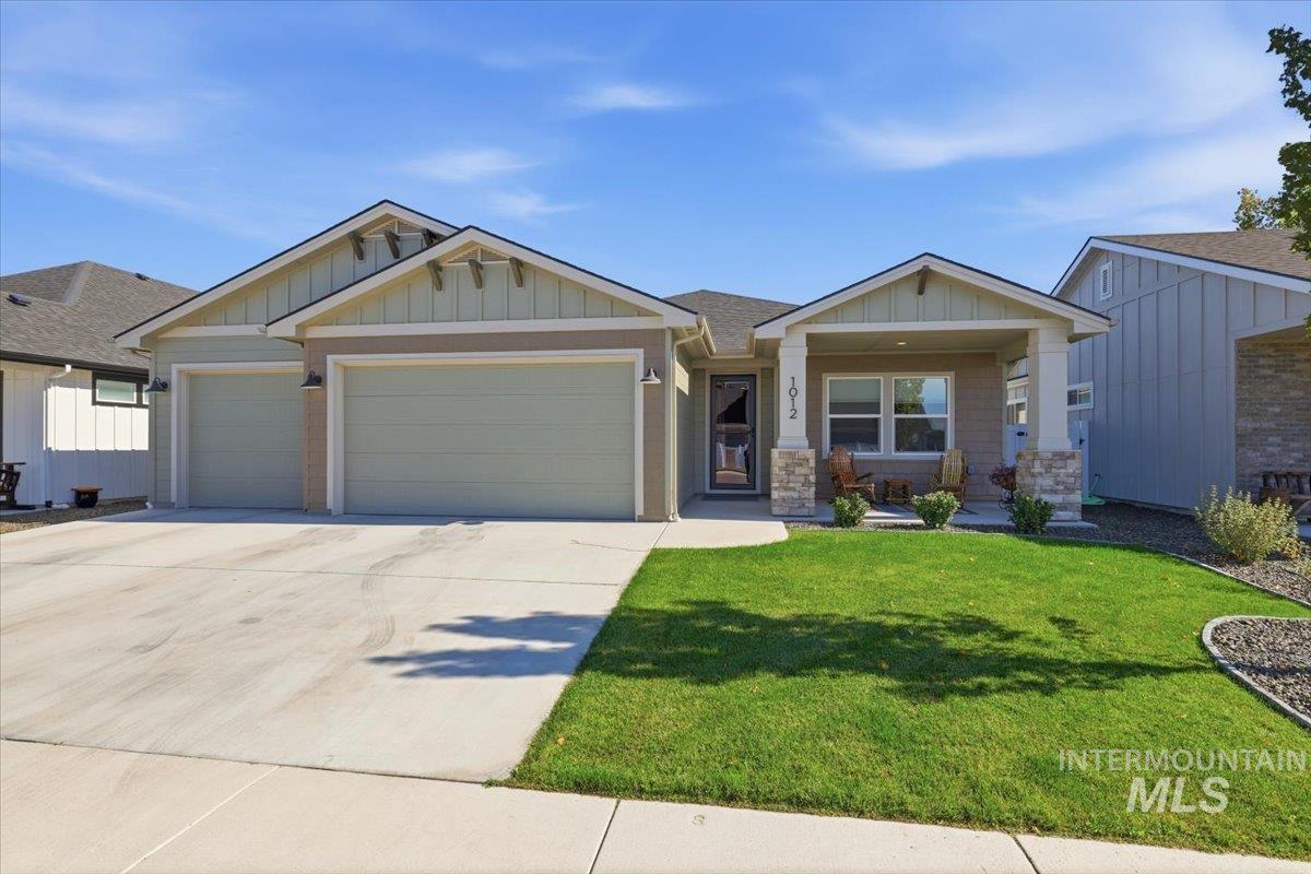 1012 Whitewater Way Property Photo 1