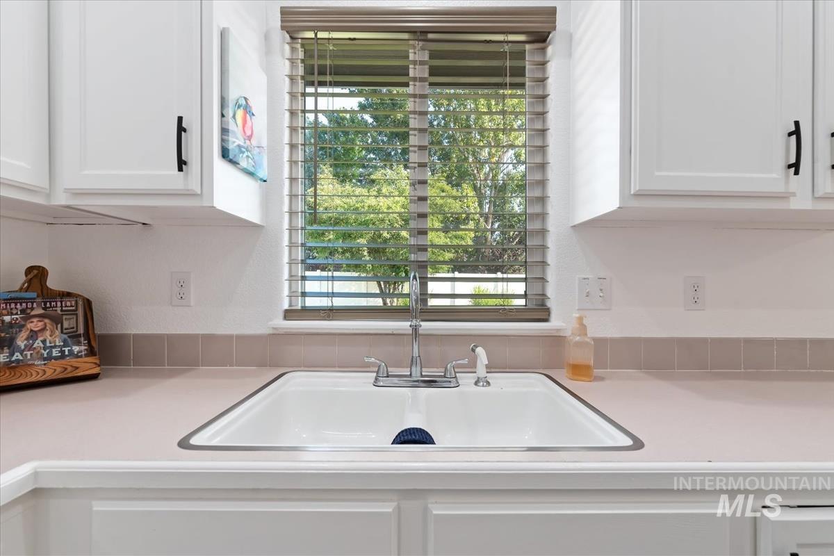 2214 E Katelyn Dr. Property Photo 11
