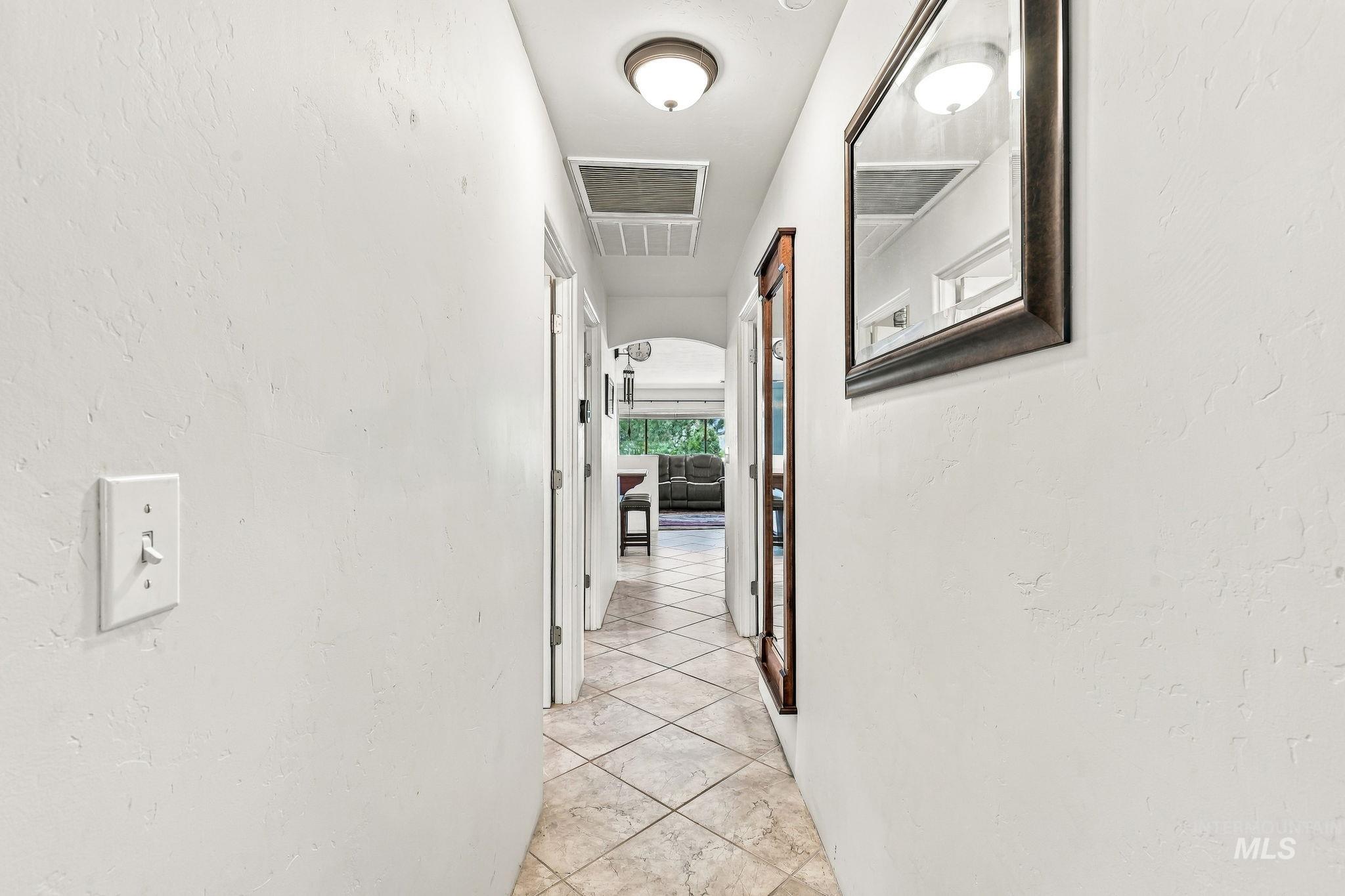790 N Riviera Dr Property Photo 8