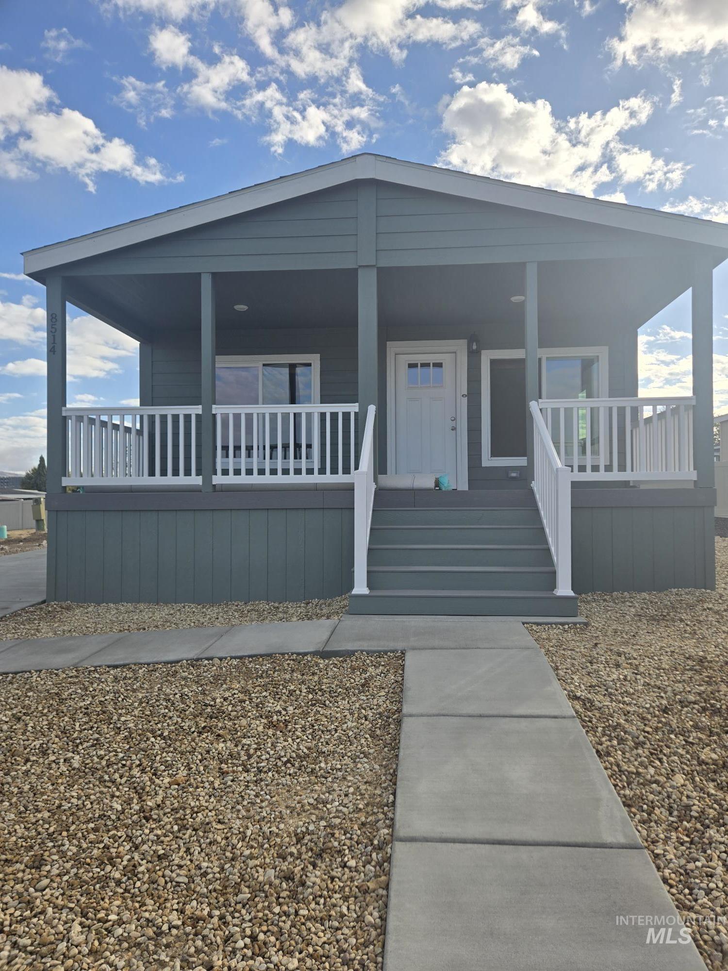 8514 Blue Hill Property Photo 1