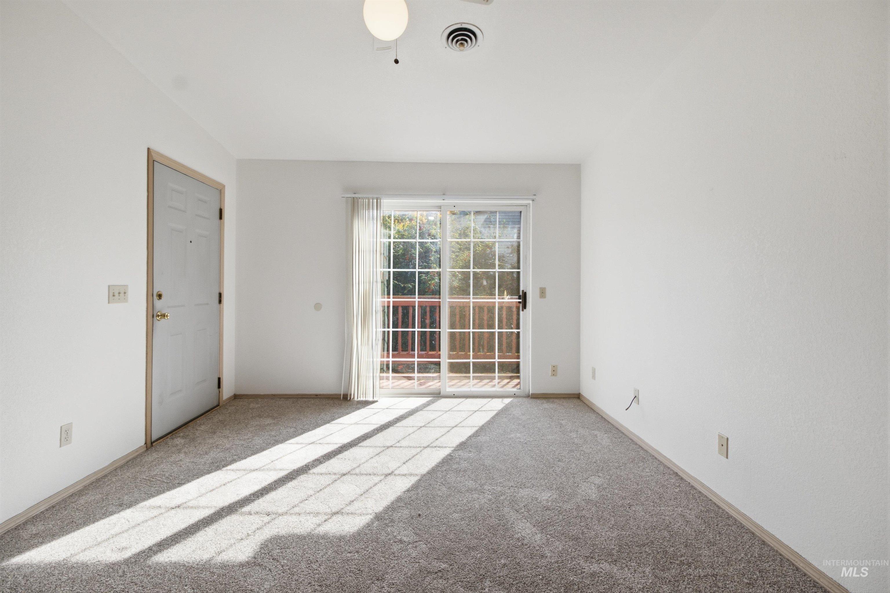1493 Northwood Dr Property Photo 3