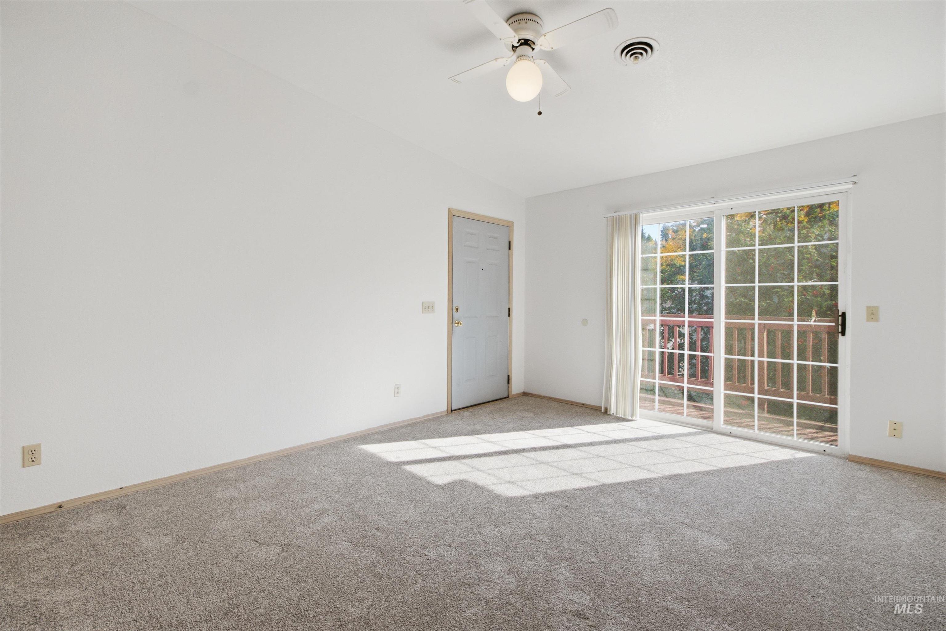 1493 Northwood Dr Property Photo 4