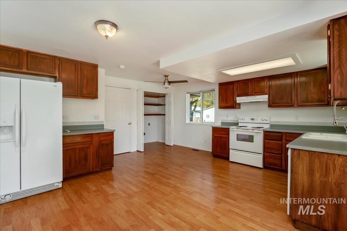 12034 W Alfred St Property Photo 8