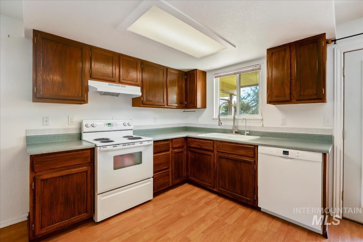 12034 W Alfred St Property Photo 10